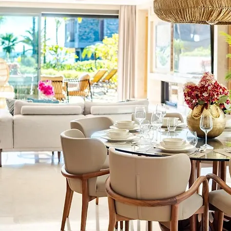 Вилла Stylish Beachfront With Pool Gym Sauna Seaview