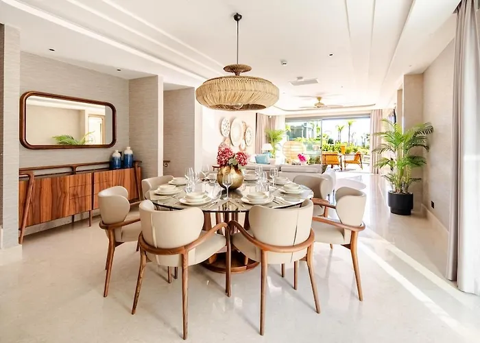 Stylish Beachfront With Pool Gym Sauna Seaview וילה