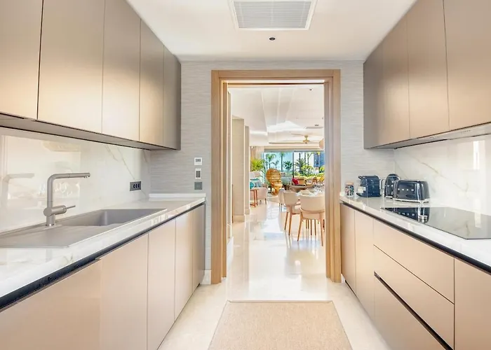 Вилла Stylish Beachfront With Pool Gym Sauna Seaview *