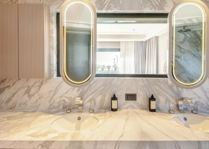 Stylish Beachfront With Pool Gym Sauna Seaview Вилла