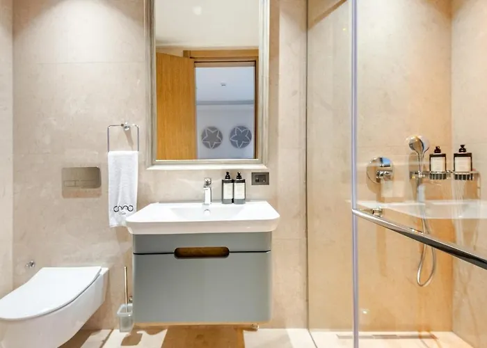 Stylish Beachfront With Pool Gym Sauna Seaview בודרום