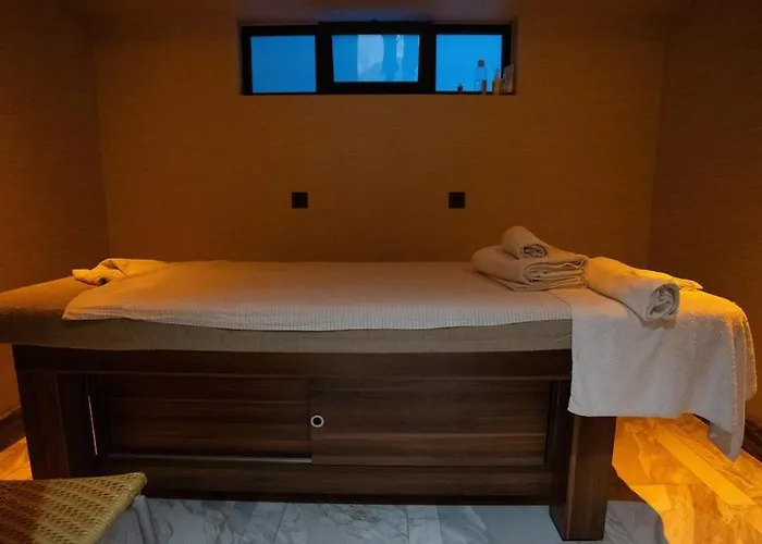 וילה Stylish Beachfront With Pool Gym Sauna Seaview בודרום