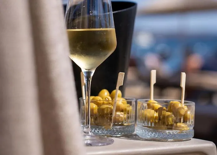 Вилла Stylish Beachfront With Pool Gym Sauna Seaview *