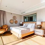 فيلة Stylish Beachfront With Pool Gym Sauna Seaview بودروم
