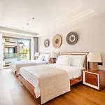 فيلة Stylish Beachfront With Pool Gym Sauna Seaview بودروم